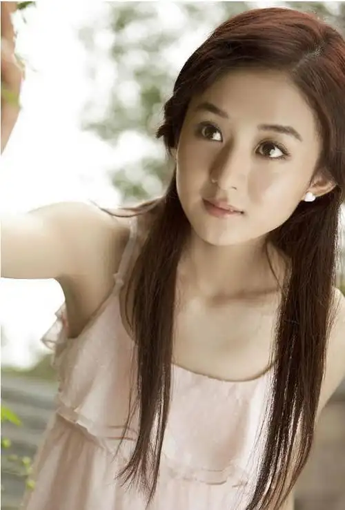 赵丽颖宣布怀孕:出道8年的她越来越有女人味