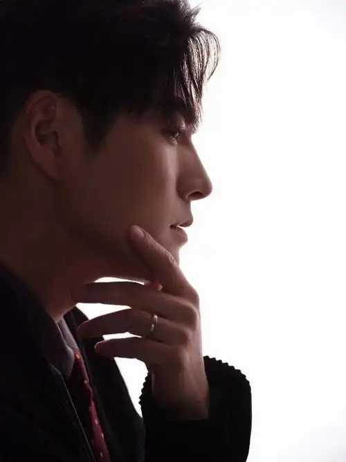 严屹宽杜若溪合体大片来袭_腾讯新闻