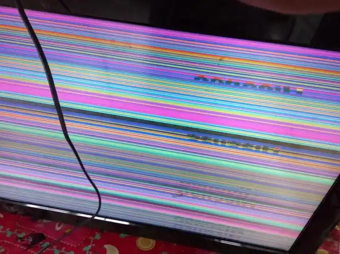 请问下各位师傅,这是屏幕坏了吗?