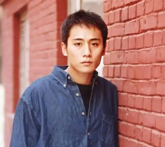 原创刘烨青年成名刚刚毕业就拍摄蓝宇获得影帝称号