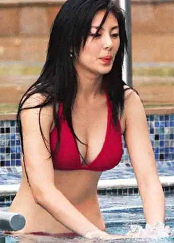 张雨绮昔日泳池健身被曝光,身材火辣,性感妖娆!