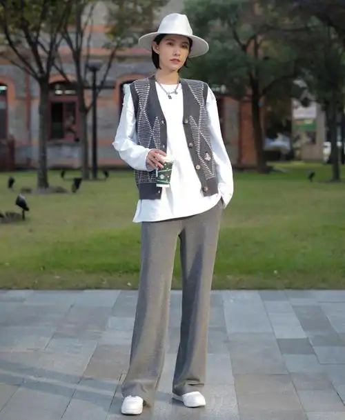 不妨学着搭配起来吧!本文由虎哥说衣不二原创,图片均来源于