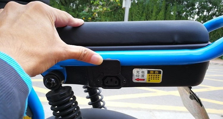 电瓶车充电口在哪