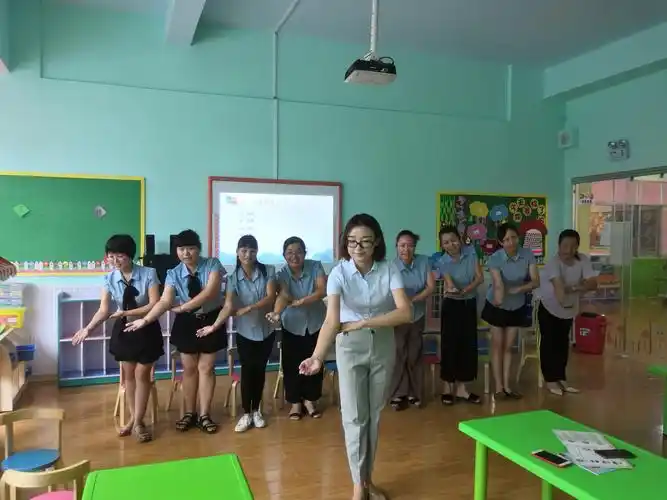 "学无止境,你我同行"——欣欣幼儿园2018年秋季开学前教师培训.