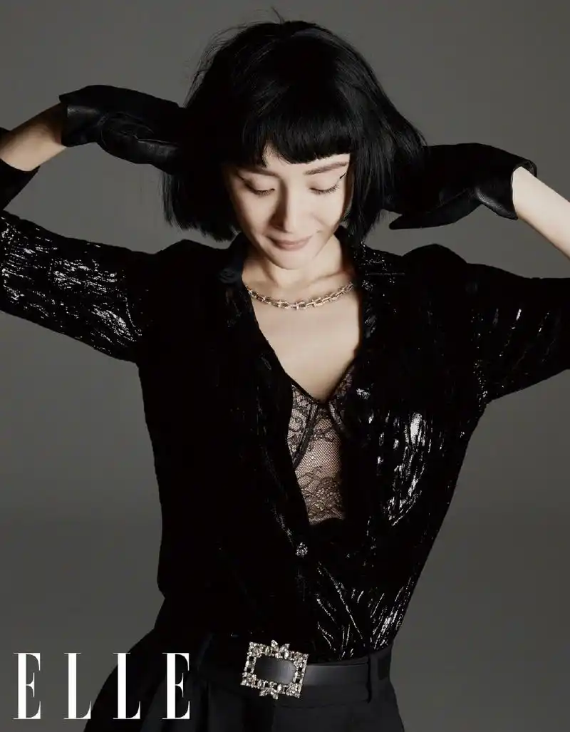 杨幂最新写真尝试短发造型变身御姐又酷又飒