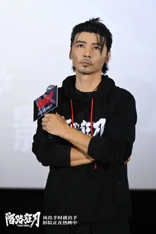 《陌路狂刀》深圳路演 张晋耿乐以武会友现场反响热烈_腾讯新闻