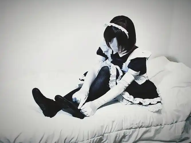 可爱男娘蒙面长手套小女仆