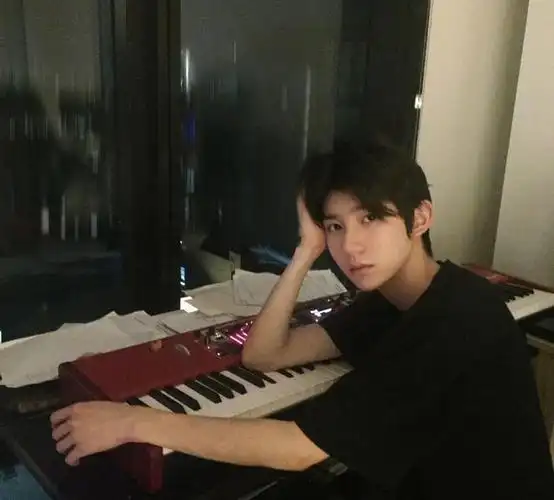 刘昊然当陈思诚男宠霍思燕二胎代孕章若楠被父母虐待王源被伯克利退学