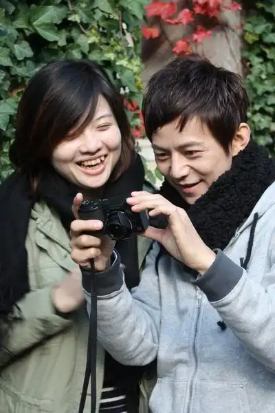 【图文】何炅断背门事件 哪个是真?哪个是假?