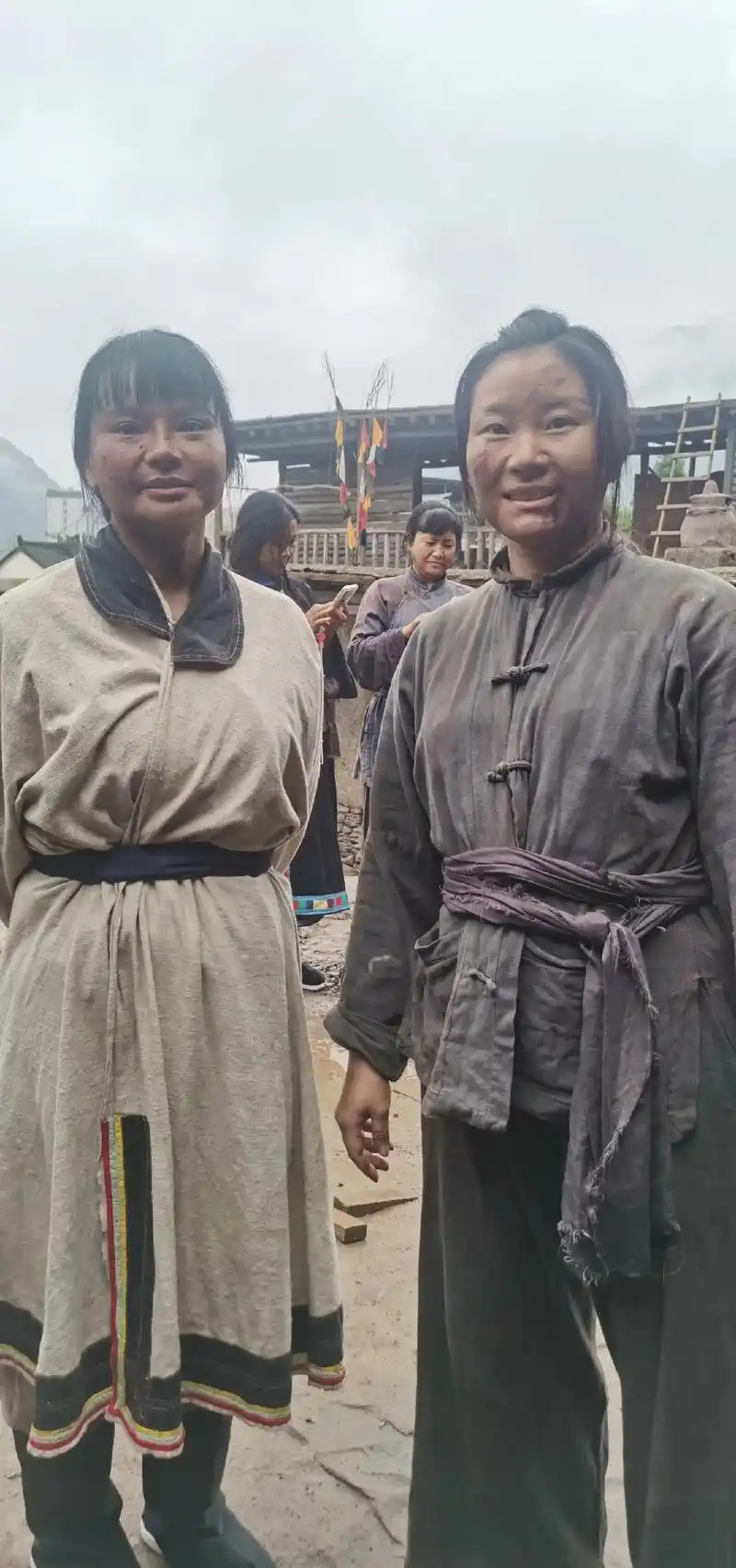 热门话题 #拍摄现场 #现场花絮 今天参加群演又冷又饿瑟瑟 - 抖音