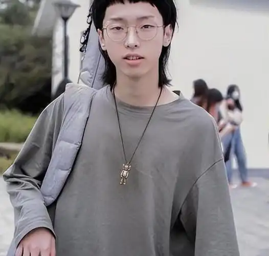 如此才华横溢的宝藏男孩与李庚希并肩同行,共同书写着属于他们的精彩