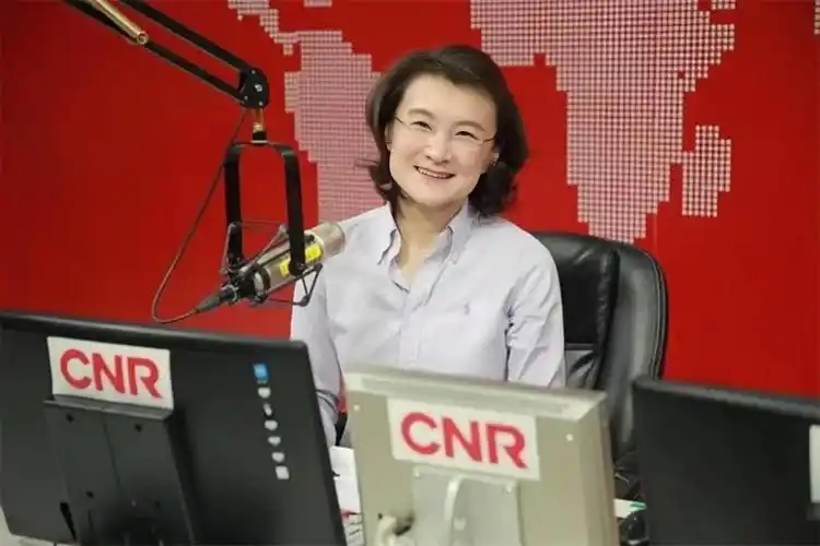 回顾董倩与王世林:一对著名主持人夫妻,风光背后是心酸和无奈