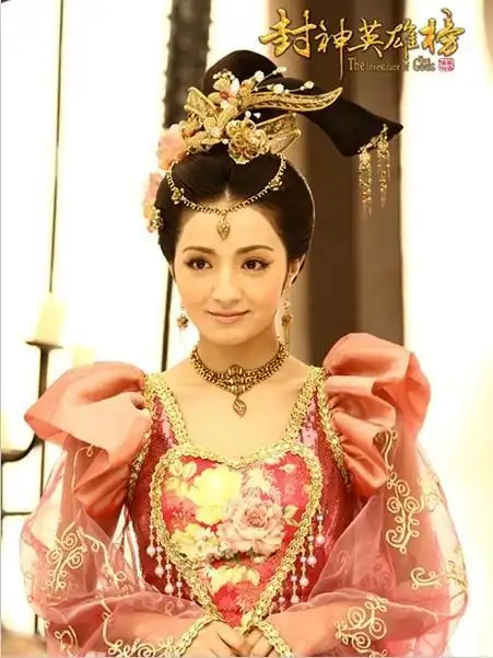 《封神英雄榜》热播 麦迪娜"舞力全开"