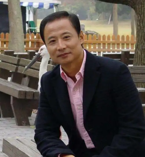 著名演员周野芒:与奚美娟离婚后,火速再婚琼女郎,儿子不跟他姓