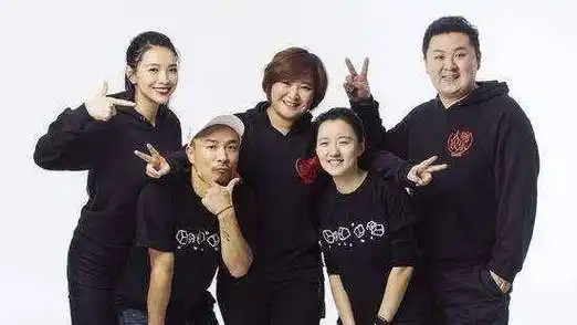 贾玲老公照片曝光,看到真实颜值后,网友:难怪从不晒老公照片!