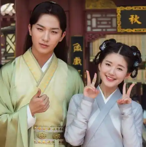 曾一年合作两部戏,如今却互不关注,赵露思李宏毅怎么了?