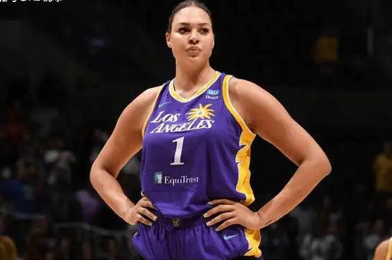 坎贝奇是澳大利亚的顶尖篮球运动员,她在wnba等国际篮球联赛中有着