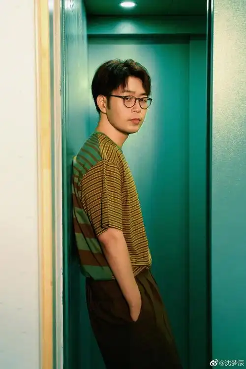 秀恩爱杜海涛话剧首演沈梦辰送花篮署名爱妻