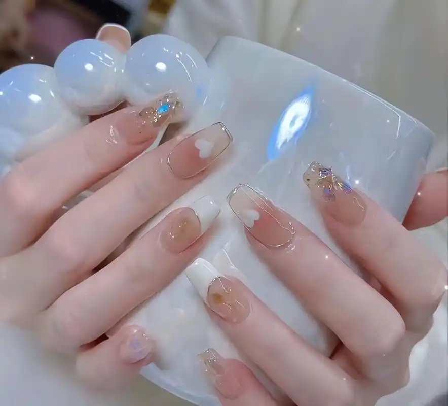 夏天指甲2023新款美甲显白气质黄皮百搭简单