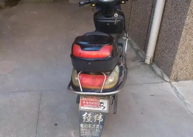 个人转让八成新48v20a爱玛电动车