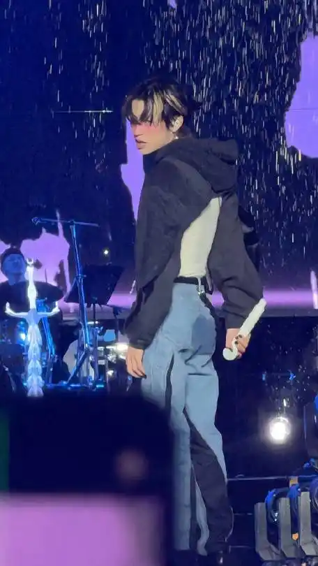 小鬼王琳凯超话#小鬼把更多时间花在音乐上##小鬼新歌恋爱请柬#  控雨