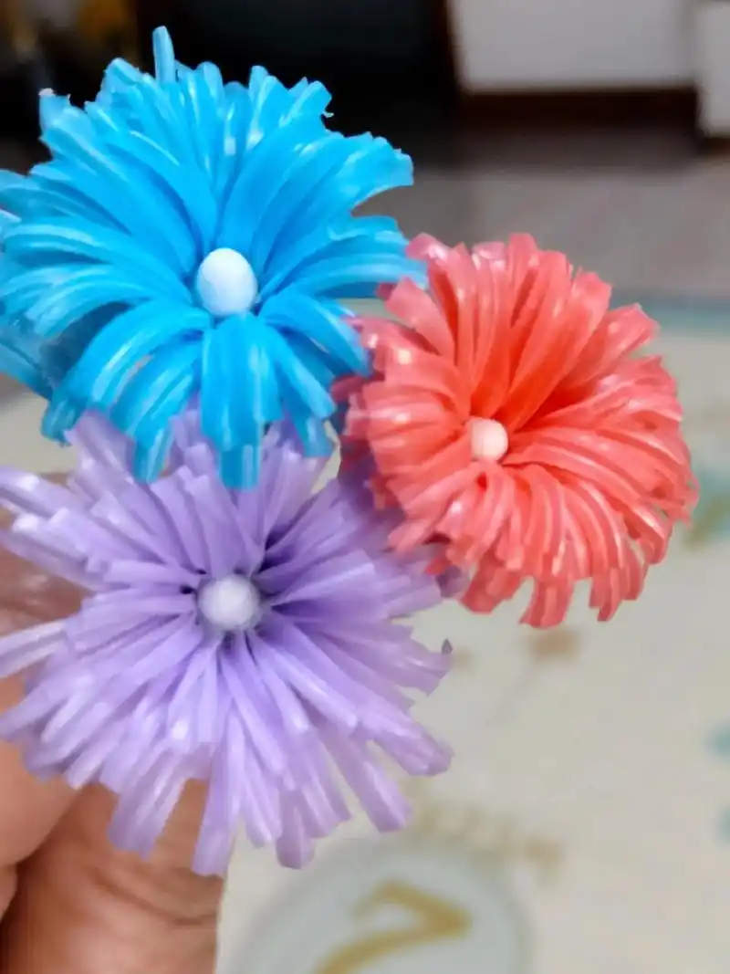 我的手工制作,废物利用,用过的吸管,可以做小花,迎春花儿送祝 - 抖音