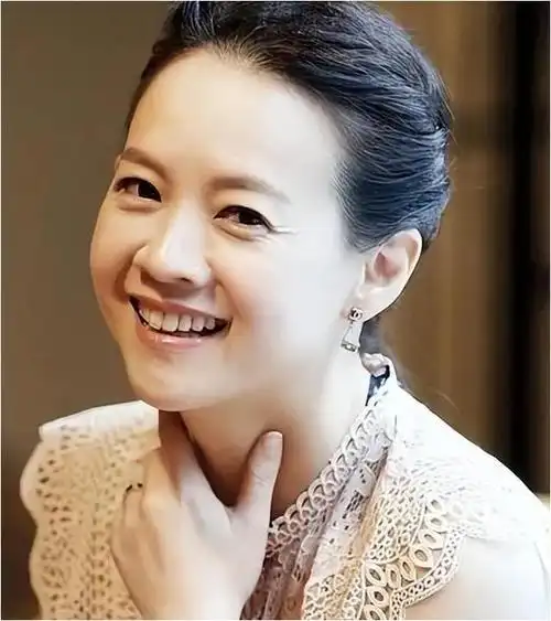 曾志伟子女命运多舛一个导演之路璀璨一个至今未婚引猜想