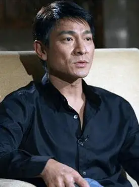 是因为他受到家乡的邀请,刘德华祖籍是广东江门,这次街边商演的所在地