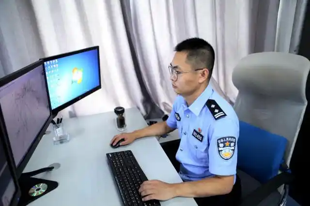 贾晓亮:网警队伍中走出的全国人大代表