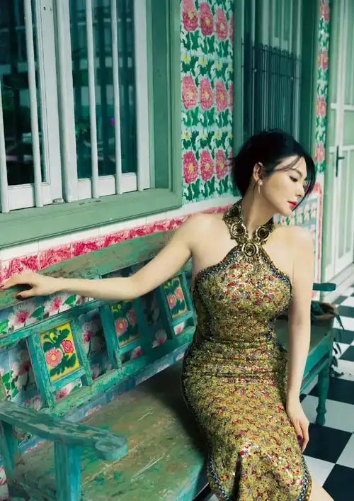 张雨绮挂颈旗袍造型写真