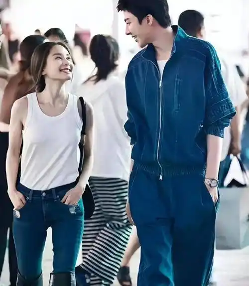 女大三抱金砖,王子文刘宇宁十指紧扣走上街头,两人因戏生情了?