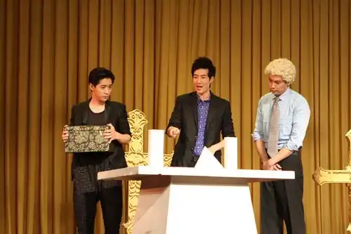 常远,王宁,艾伦表演小品《落叶归根》