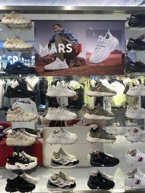 斐乐年末距惠男款鞋墙