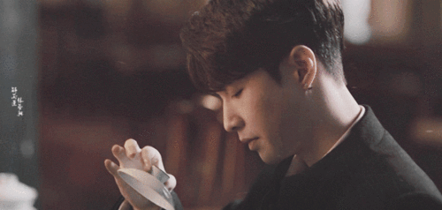 exo lay 张艺兴 cr:logo