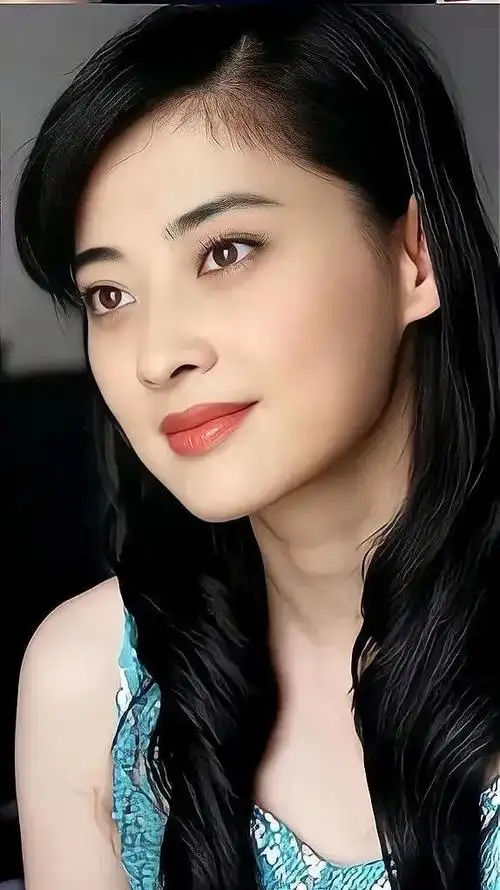 回顾梅婷:与叶大鹰传绯闻,36岁二婚,和老公恩爱至今