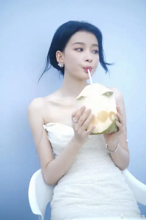 孙怡最新随拍照来啦,美女抹胸白裙好好看……_高清图集_新浪网