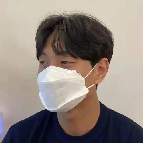 05超韩系的男生中分塑形烫发造型阳光帅气