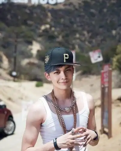 网传何炅断背门是真是假曾与戴军恋情长达10年谣言止于智者