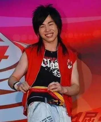 胡彦斌早年间选秀照被扒又瘦又白不输小鲜肉严重怀疑如今是整容失败了