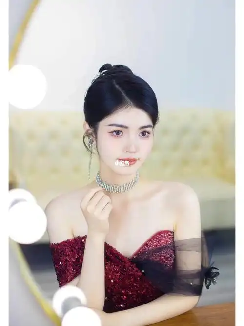 女明星高颅顶礼服造型