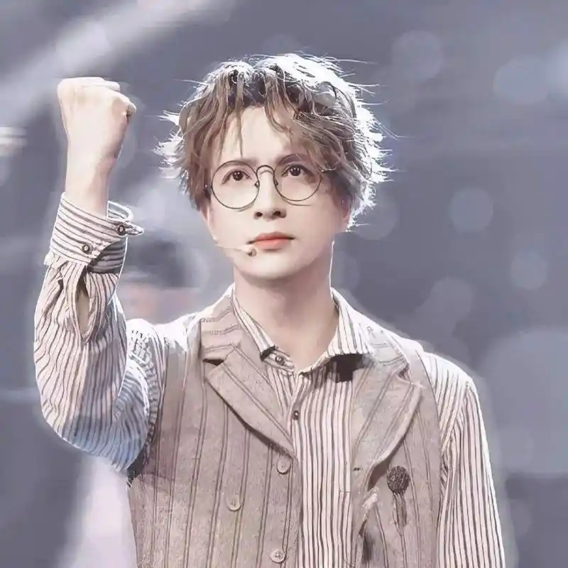 歌手薛之谦经典照片集锦