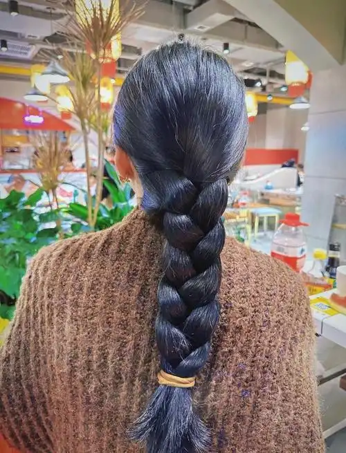 李春波歌里唱的小芳就是这样粗又长的辫子吗这发量得多气人啊