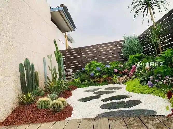 喜欢这样的社区露台景观设计造景吗?扫码添加我们微信即刻定制吧!