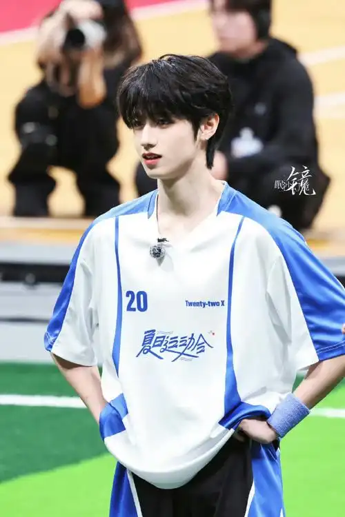 tf三代一周涨粉##tf三代微博七天涨粉##刘大锤说朱志鑫是三代唯一没