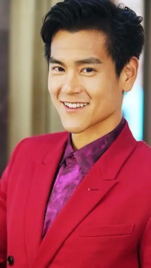 彭于晏37岁仍是男神,一身大红西装绅士又帅气!