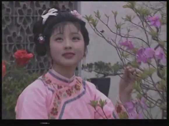 《聊斋志异:婴宁》偶然间的相遇,爱笑的女子喜获幸福的姻缘