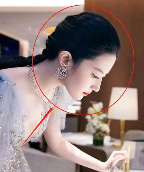 难怪说刘亦菲是神仙姐姐高颅顶已经不算啥天鹅颈才惊艳到我了