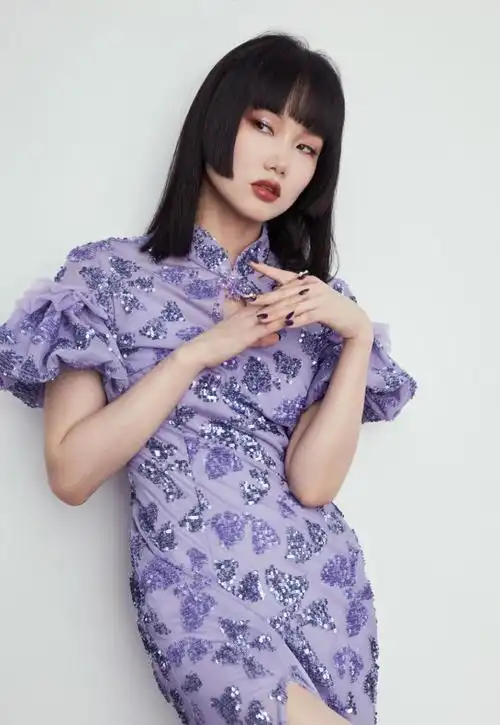 黄龄假唱上热搜引发热议明星是否该假唱