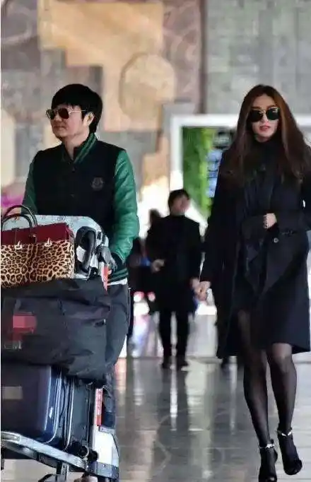 王大治老婆王大治妻女曝光照片王大治从不缺女人董洁不过是其中一个