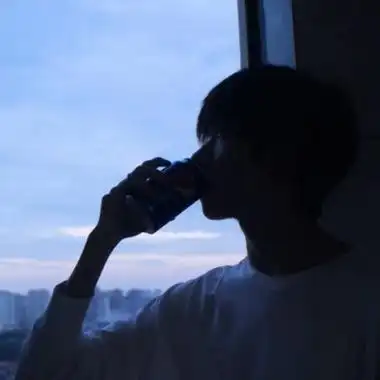 高清撩妹的帅气年轻男生照片头像